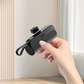 Bärbar powerbank med hög kapacitet och inbyggda kablar