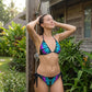 Färgglad bikini med halterneck och fjärilsmönster
